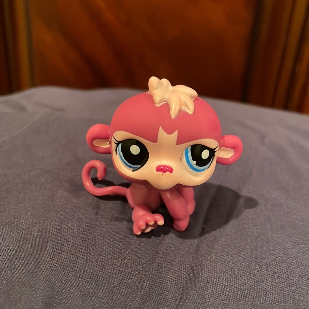 Littlest Pet Shop~#1737~Baby Chimpanzee Monkey~Plum Purple Pink~Blue Dot Eyes